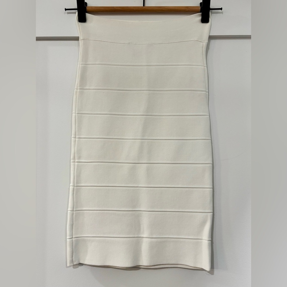 BCBGMaxAzria Cream Ribbed Pencil Skirt Knee-Length